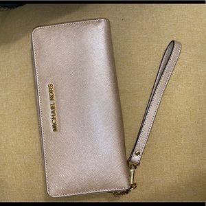 Michael Kors rose gold wallet